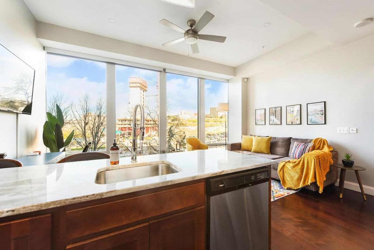 Hostwise Stays - The Washington At Chatham - Free Parking, Private Gym, Skyline Views! พิตต์สเบิร์ก ภายนอก รูปภาพ